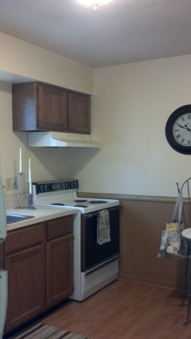 Kitchen Stove - 2213 W Reservoir Blvd