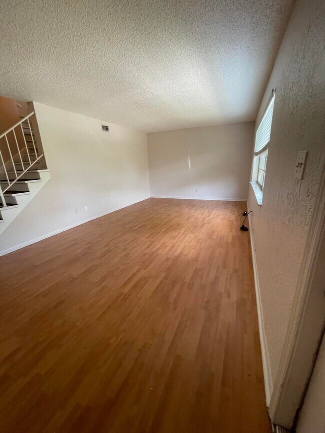 Building Photo - 58 Spinning Wheel Ln