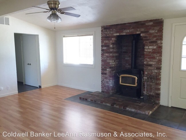 Foto del edificio - 219 Meadow Ln