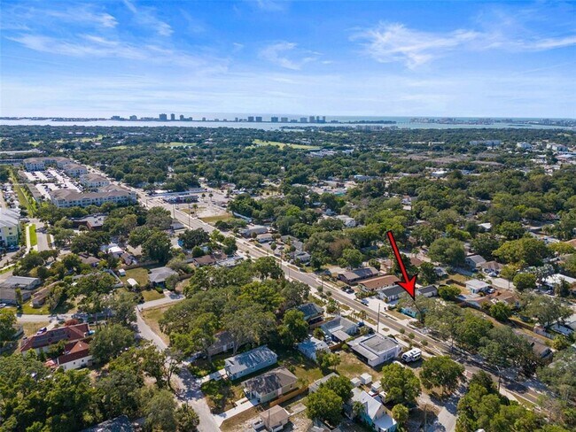 Foto del edificio - 520 Rosery Rd NW