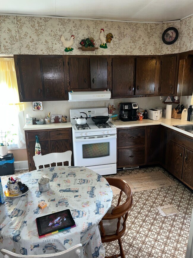 Building Photo - 125 Scheidinger St