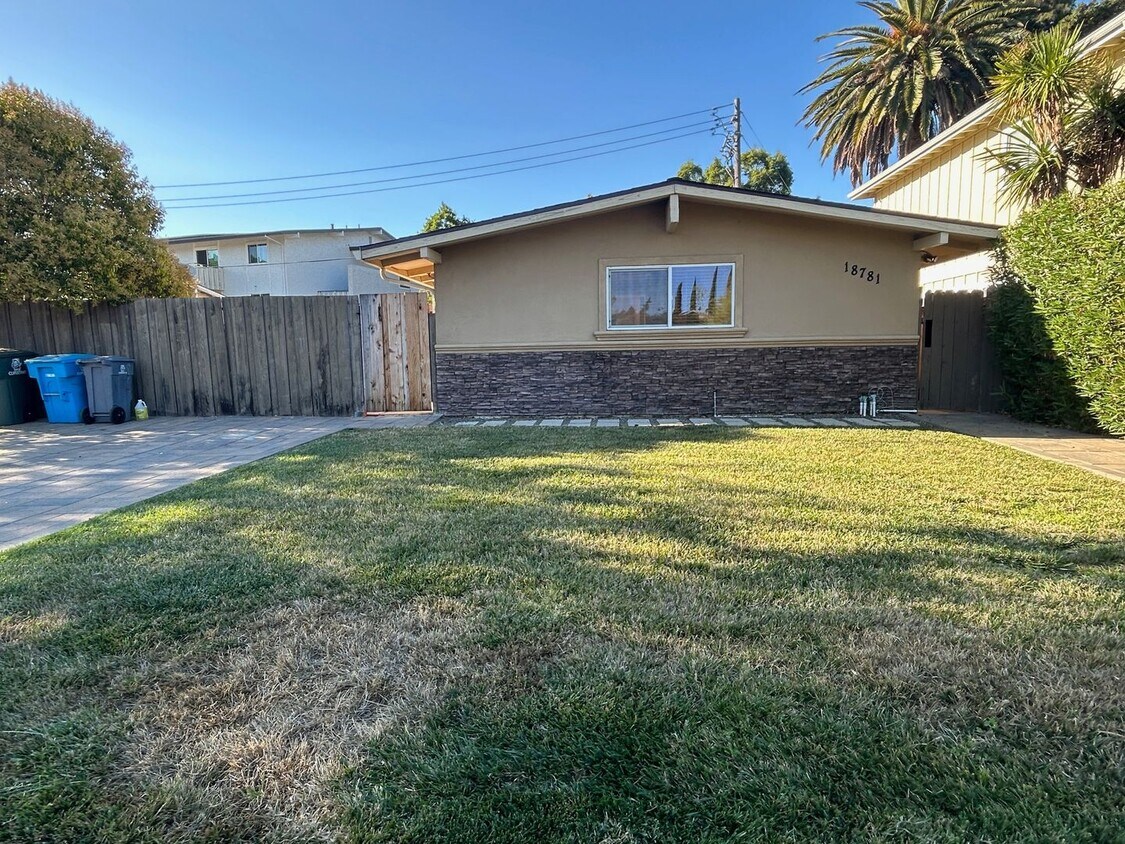 Primary Photo - Single family home in highly desirable Ran...