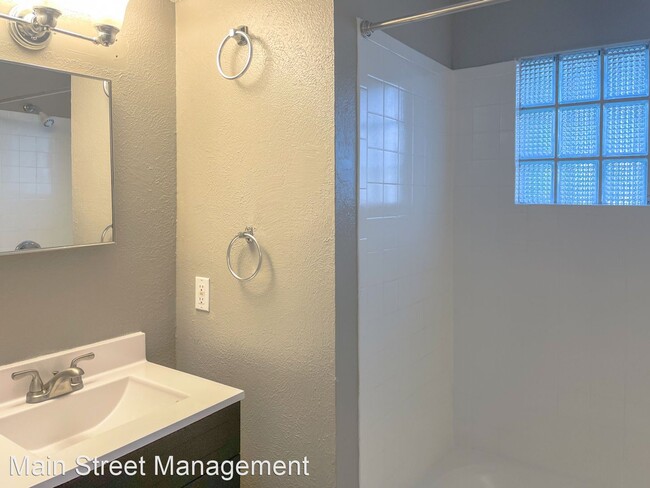 Building Photo - 4 br, 1 bath House - 320 North Ashland Avenue