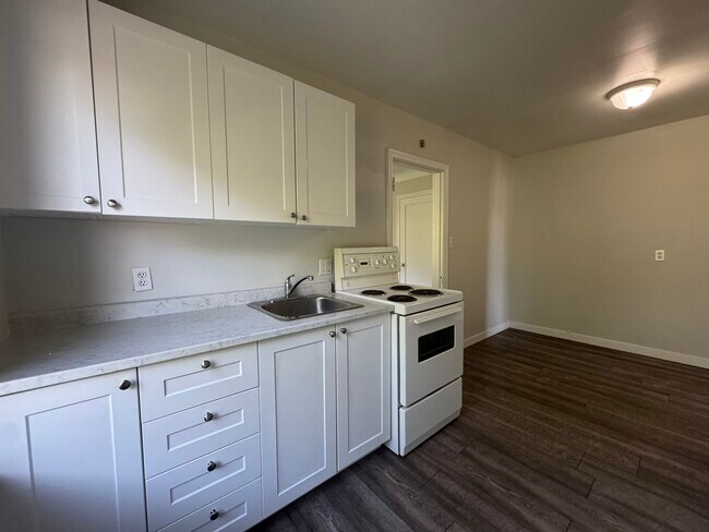 Photo du bâtiment - 1 Bedroom 1 Bathroom!