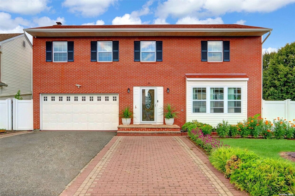 60 Melanie Dr  
