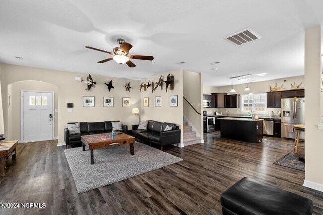 Building Photo - 325 Landing Ln