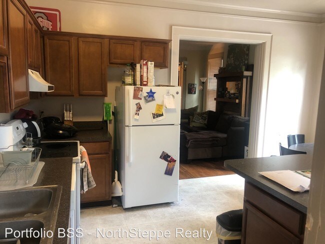 Foto del edificio - 4 br, 1.5 bath Apartment - 1069 Neil Ave