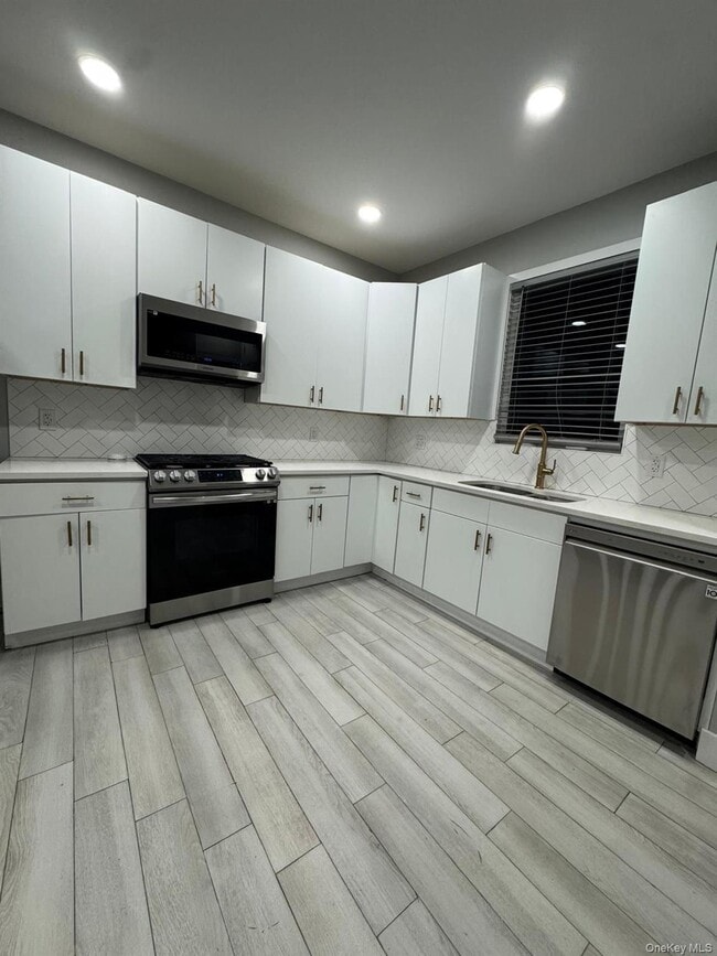 Building Photo - 588 W Broadway