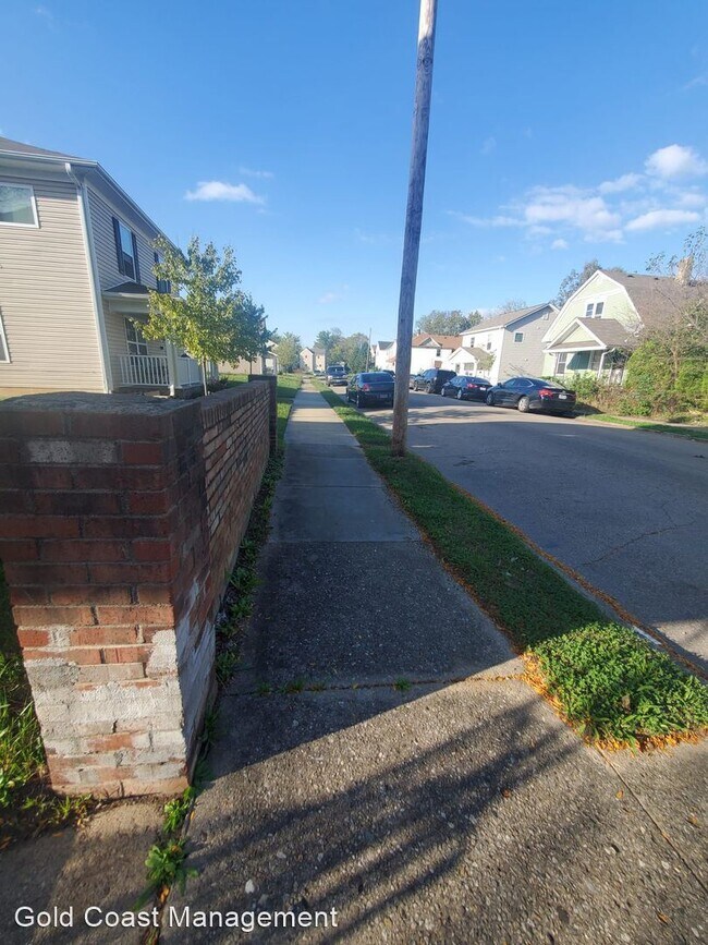 Building Photo - 3 br, 1.5 bath House - 129 N. Kilmer Street