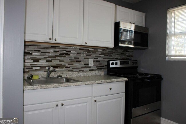 Foto del edificio - 884 Neal St NW