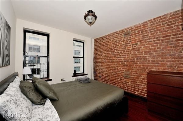 Primary Photo - 165 E 118th St