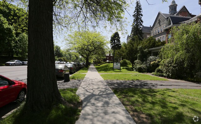 Building Photo - 644 Madison Ave