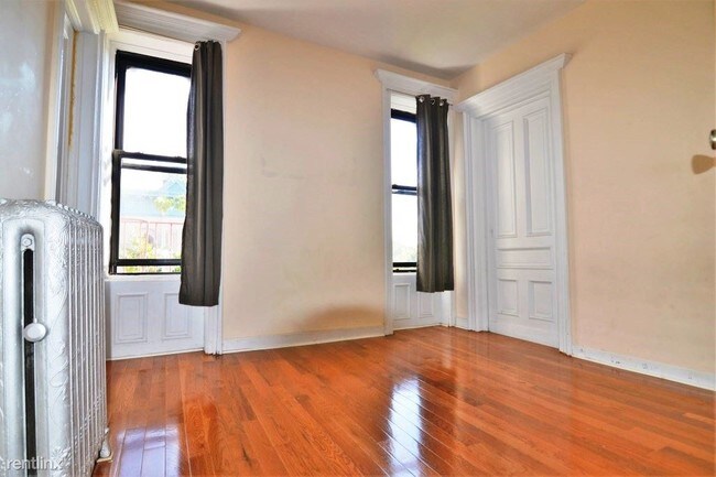 Building Photo - 309 6th Ave