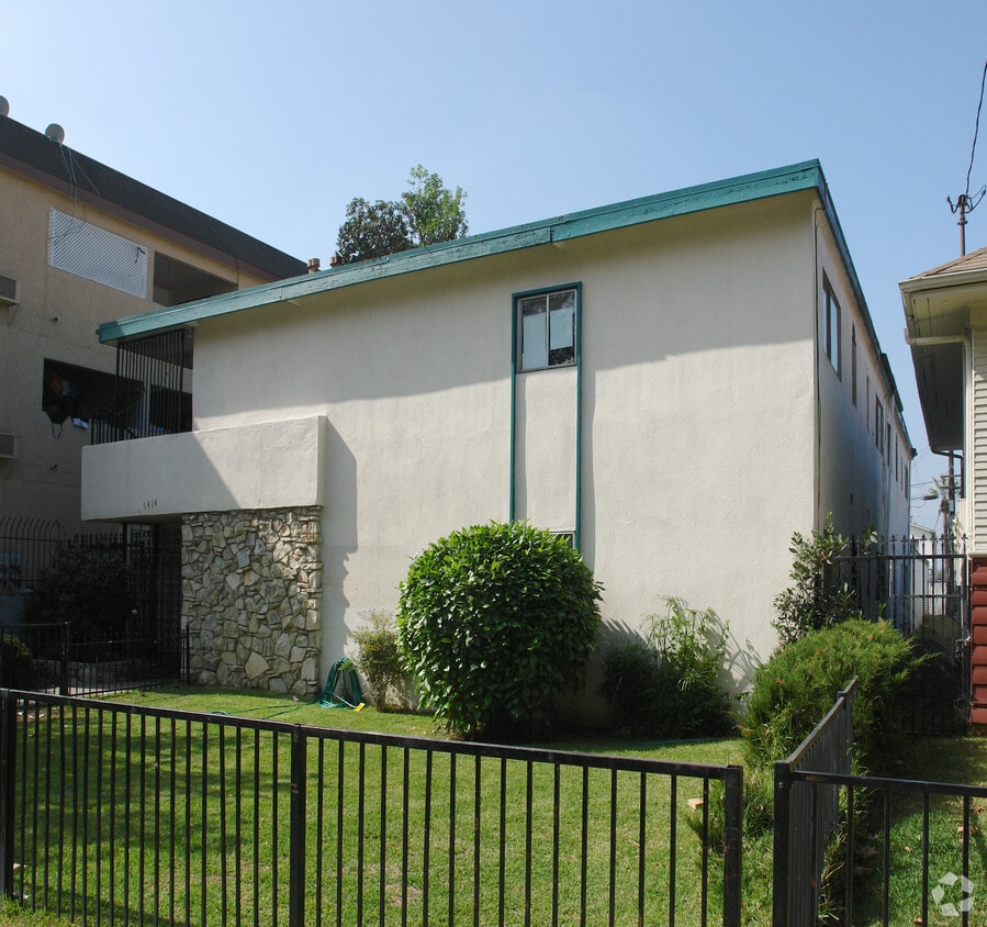 Building Photo - 1414 N Durant St