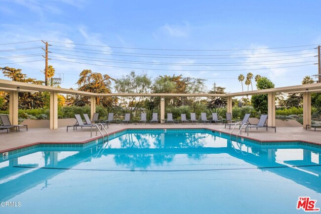 Building Photo - 4455 Los Feliz Blvd
