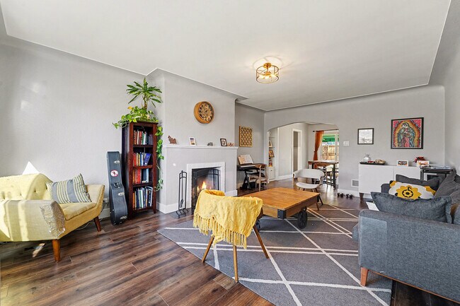 Building Photo - 3030 Monroe St