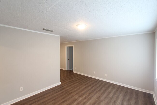 Foto del edificio - Great Home - New on The Market!!