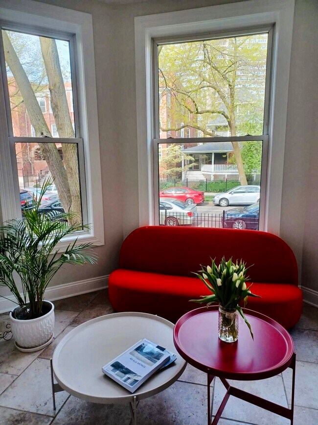 Foto del edificio - 5811 N Winthrop Ave