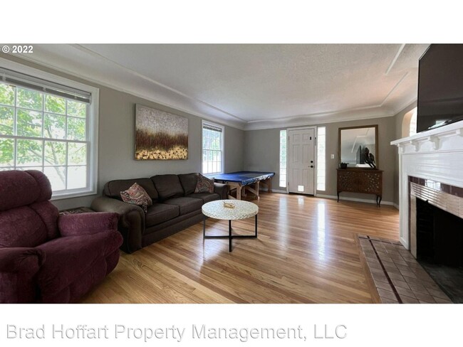 Foto del edificio - 5 br, 3.5 bath House - 4730 SE Meldrum Ave.
