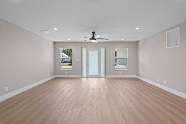 Foto del edificio - 5906 Hickory Dr