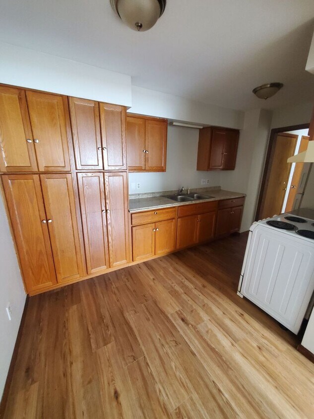 Foto principal - 405 N East Ave