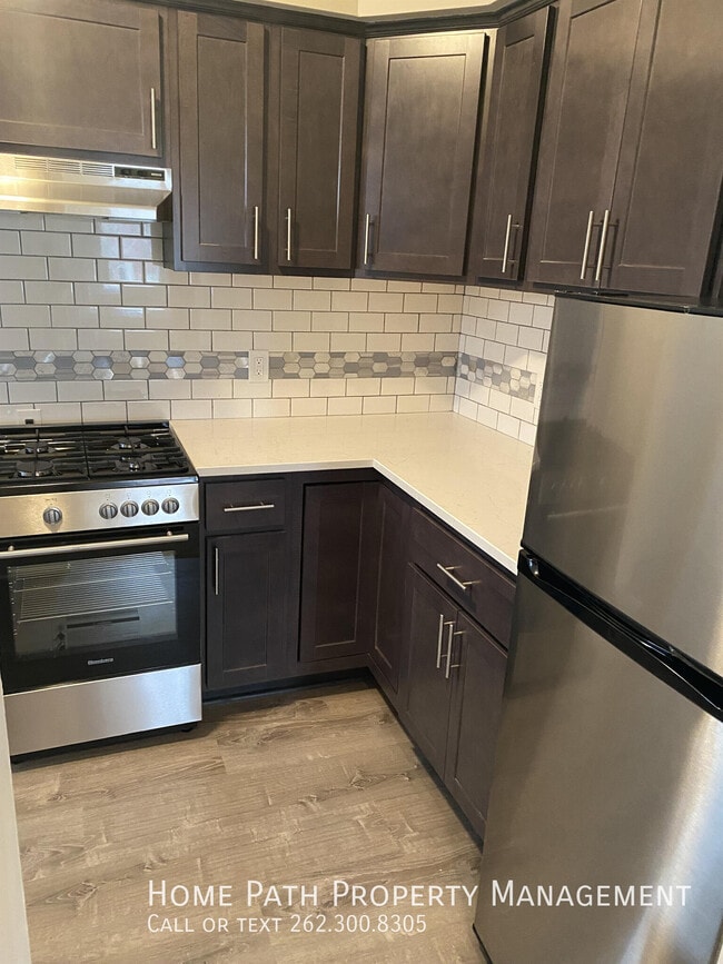 Building Photo - 832 N 70th St