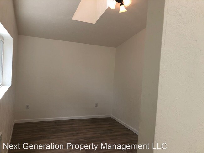 Building Photo - 2660 Edison St