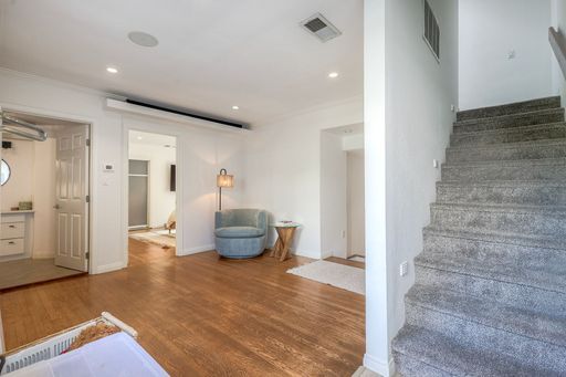 Building Photo - San Diego Coastal Dream Crown Point Jewel 3 or 6 Month lease only Partially Furnished Ready for M...