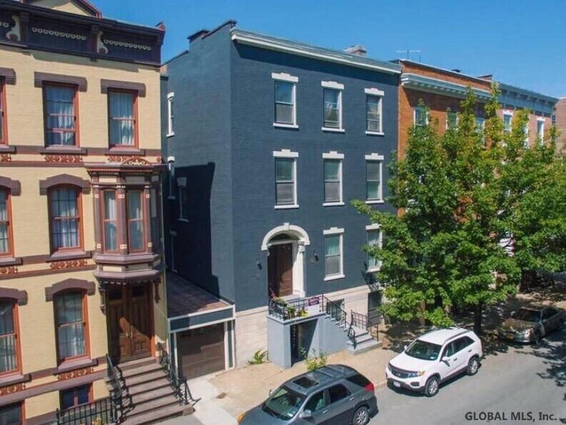 Primary Photo - 39 1st St