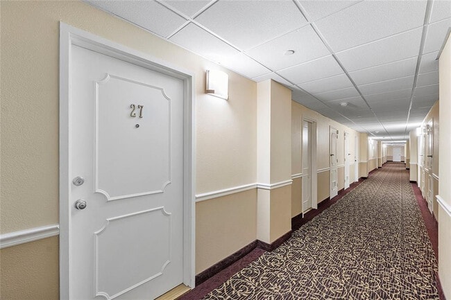 Building Photo - 405 N Ocean Blvd