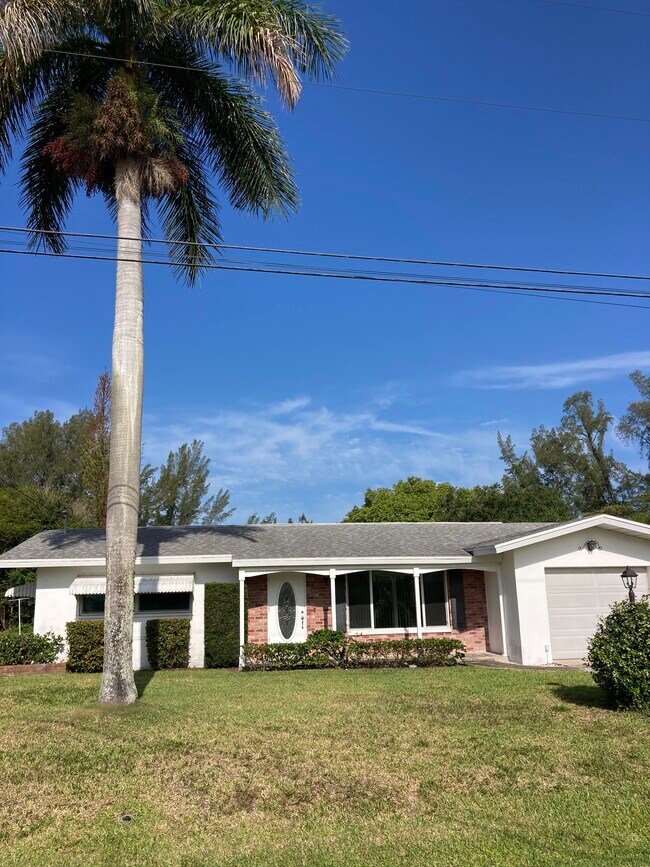 Foto del edificio - 5948 SW 1st Ct