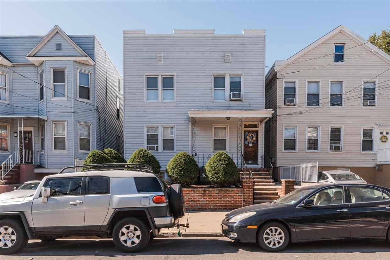 Primary Photo - 18 E 51st St