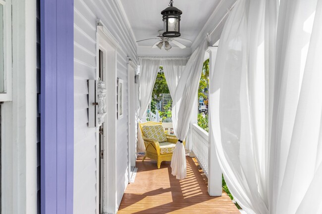 Building Photo - Charming Hydrangea Blue House - A Renowned...