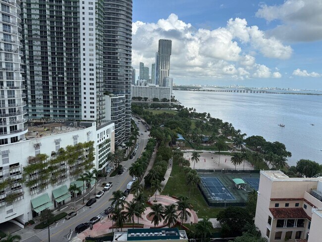 Foto del edificio - 1717 N Bayshore Dr