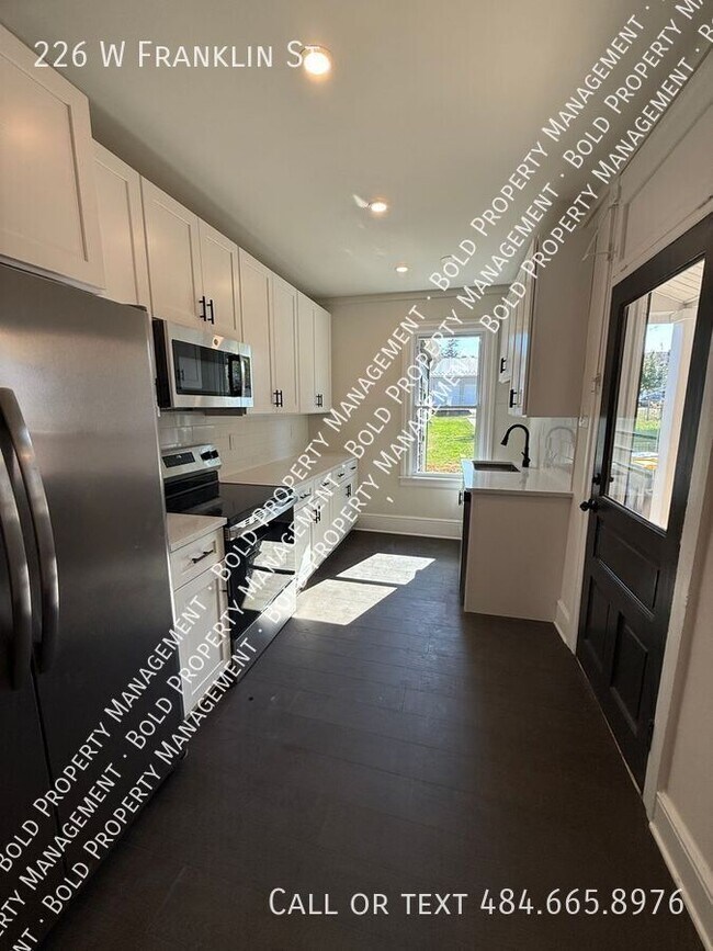 Foto del edificio - 226 W Franklin St