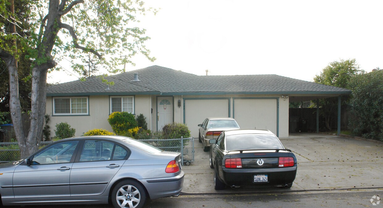 Building Photo - 788-790 Doyle Rd