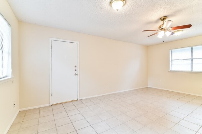 Building Photo - 17411 Glenhew Rd