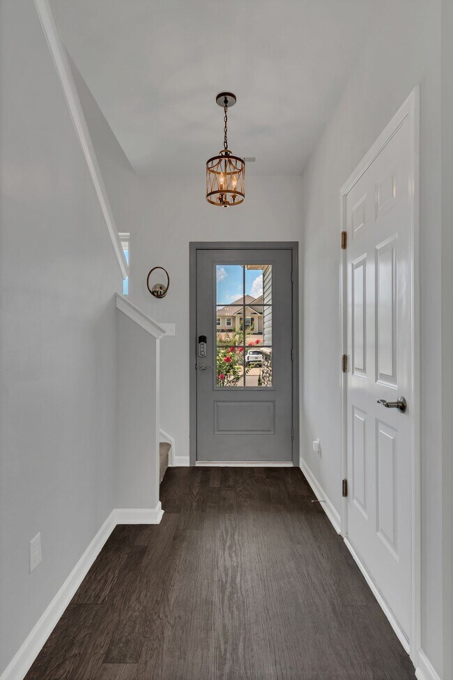 Foto del edificio - 1051 Lonergan Cir