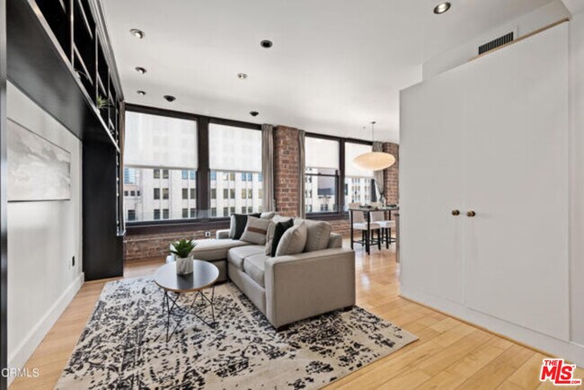Foto del edificio - 460 S Spring St