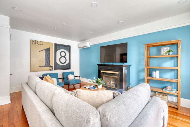 Building Photo - 18 NW 22nd Pl