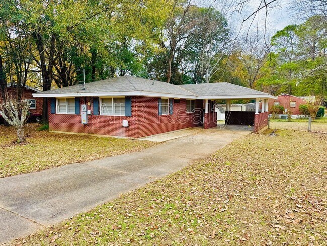 Building Photo - 1100 Lombard Dr