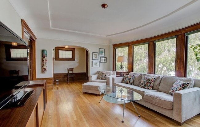 Building Photo - 365 Wawona St