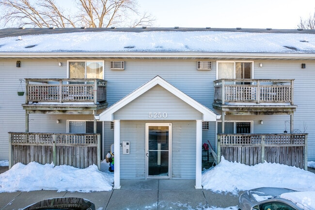 Building Photo - Dakota Apartments