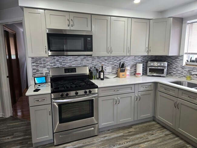 Foto del edificio - 205 Meadowlawn Rd