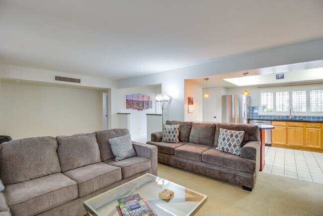 Building Photo - 5026 N Crestridge Dr