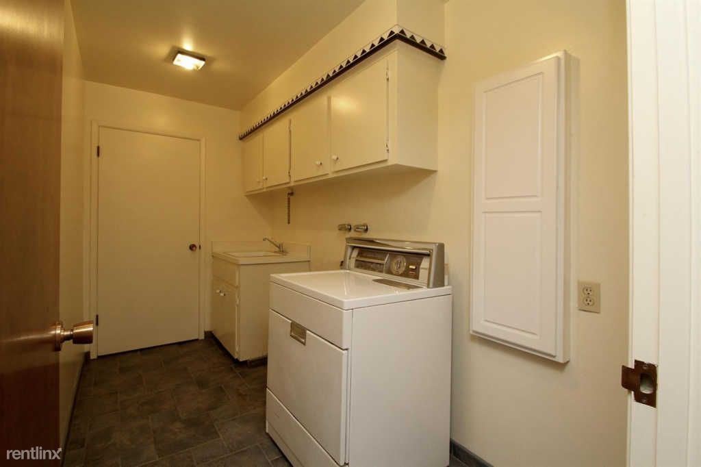 Primary Photo - 3342 W Alluvial Ave