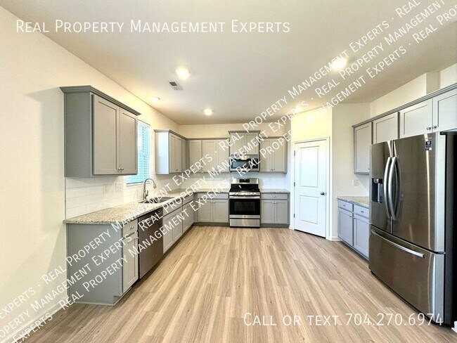 Building Photo - Beautiful 4 BA/2.5 BA Home w/2 Car Garage!