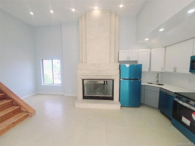 Photo - 67-39 Clyde St Apartment