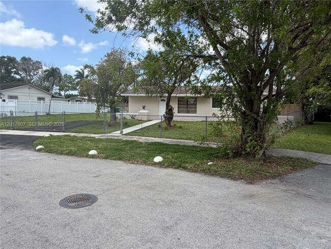 Foto del edificio - 10375 SW 152nd Terrace
