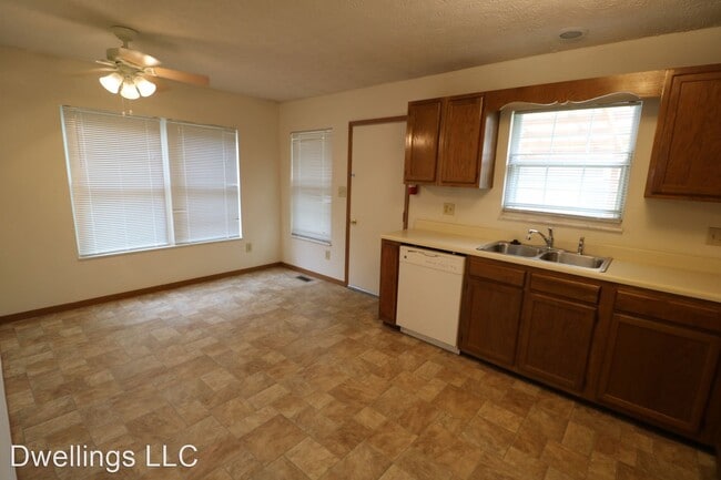 Building Photo - 3 br, 1 bath House - 1622 S. Greystone Ct.